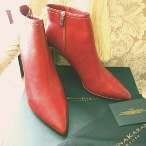 DONNA KARAN LEATHER BOOTIE